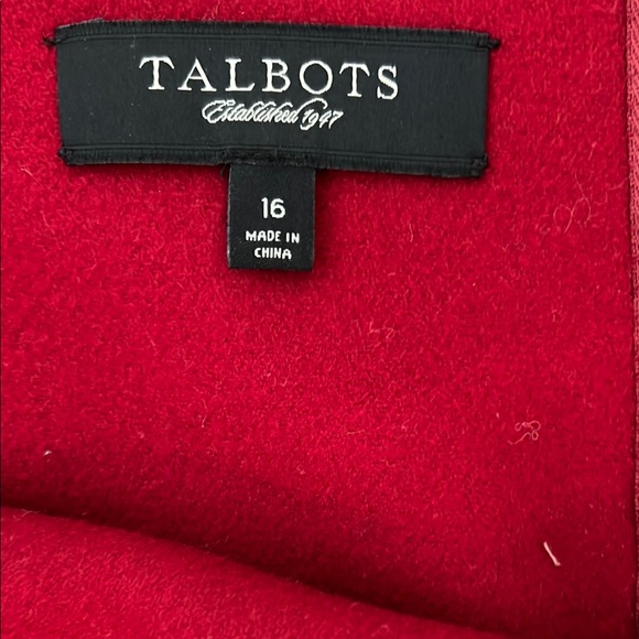 Elegant Red Women's Skirt - Picture 2 of 3